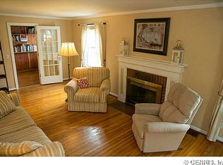 10 Cedarwood Rd, Rochester, NY 14617