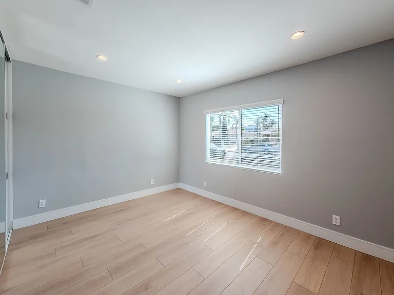 6454 Gentry Ave — Photo 16