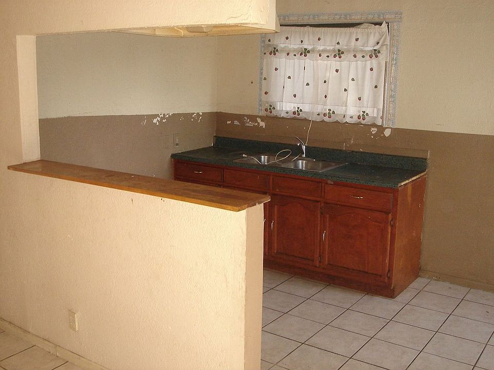 2nd image of 205 E 109th St