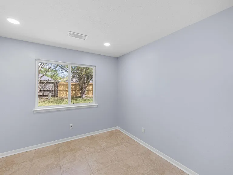 3910 Crystal Pass Ct — Photo 9