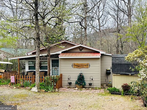 3rd image of 1215 Mountain Shadows Dr