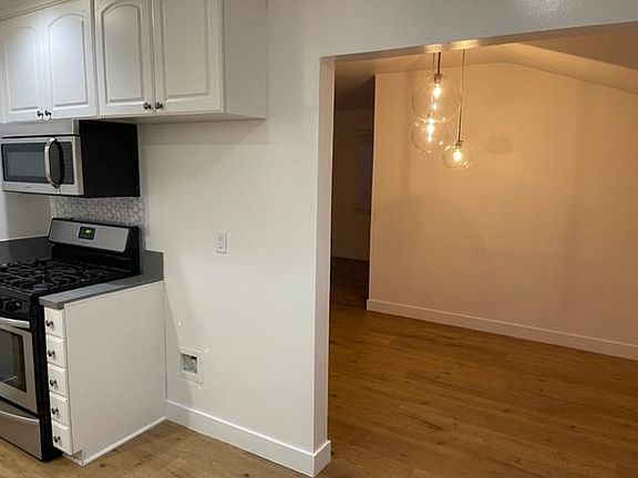 4th image of 18423 Glenburn Ave