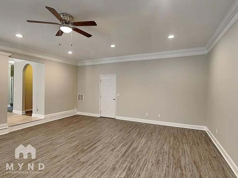 216 Allegrini Dr — Photo 12