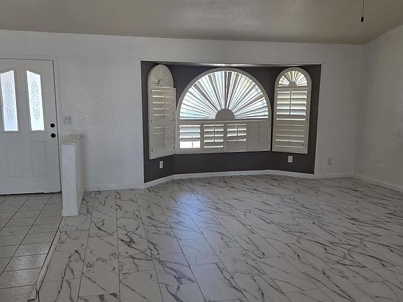 4th image of 961 Southwind Ln