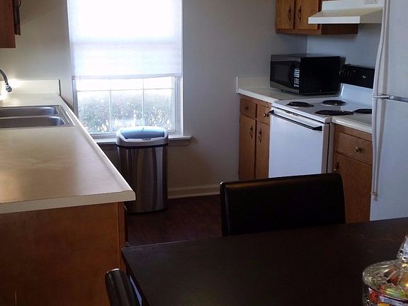 3rd image of 1128 Winburn Dr