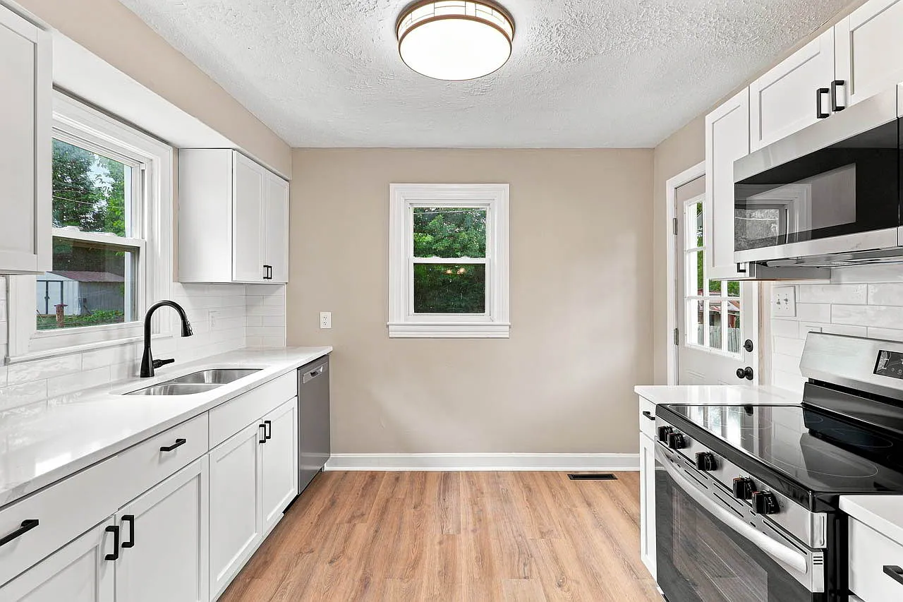 3 bed, 1079 sqft, $1,600 — Photo 3