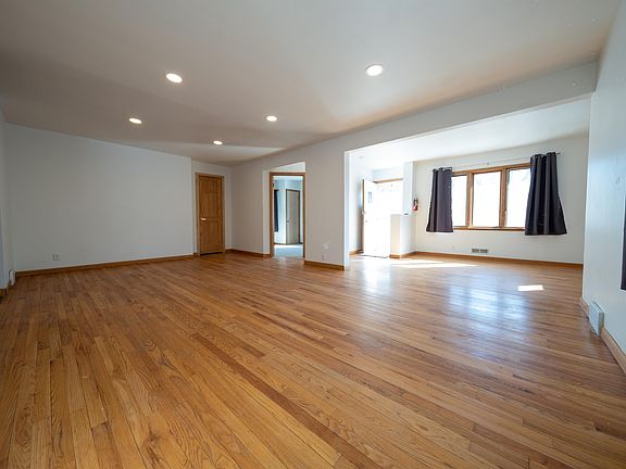 5th image of 3024 Knox Ave S #1