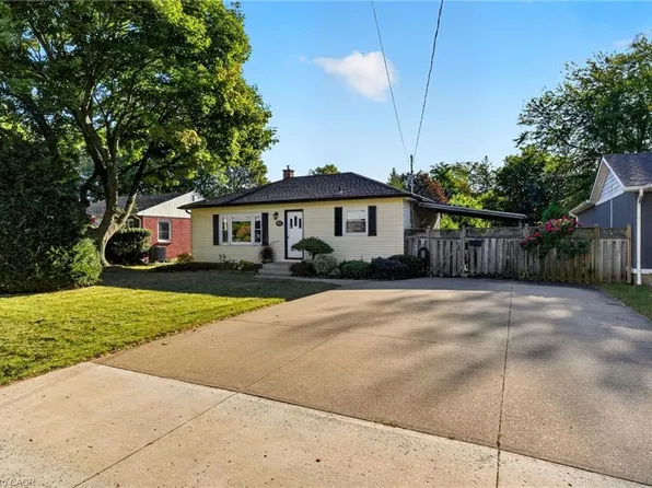 416 Bartlett Ave, Grimsby, ON L3M 2N4