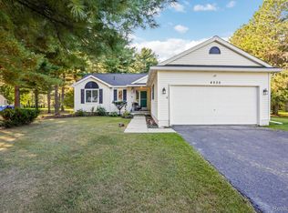 4535 Leeward Dr, Pleasant Lake, MI 49272