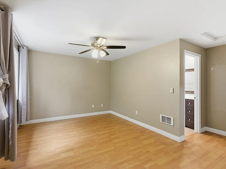 2227 SE 8th Pl — Photo 21
