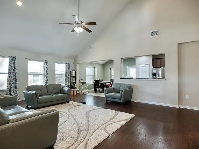 413 Alsatian Ln — Photo 15