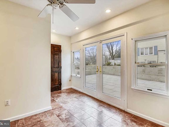 2nd image of 2236 Lake Dr