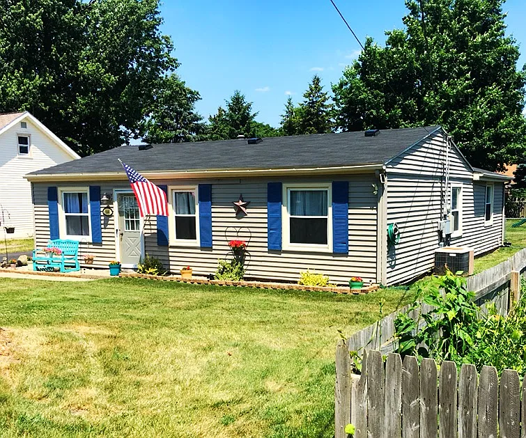 144 Pelton Ave photo 1