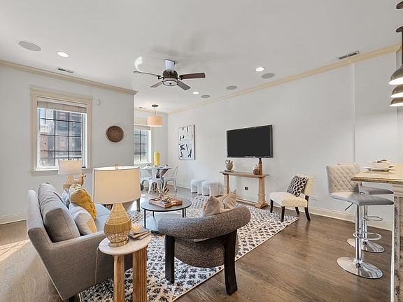 2nd image of 3203 N Oakley Ave #202