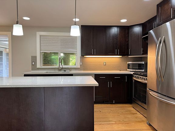 3rd image of 10005 NE 31st Pl