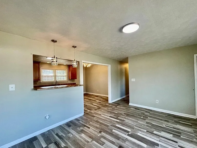 824 Fresno Dr — Photo 9