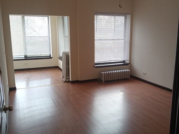 2nd image of 5602 S King Dr #2