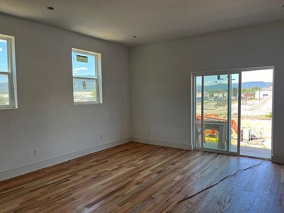 5th image of 935 Montague Pl