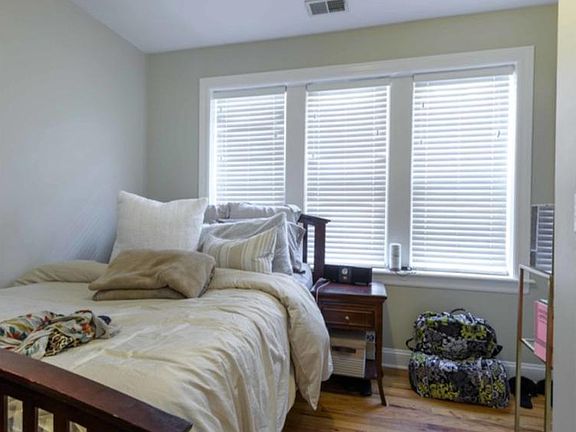 4th image of 1644 W Greenleaf Ave #926