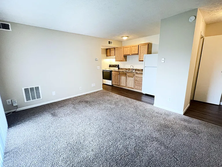 Crown Crossing Apartments — Photo 65