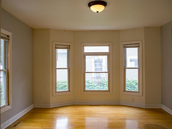 3rd image of 1146 14th Ave SE Unit 3