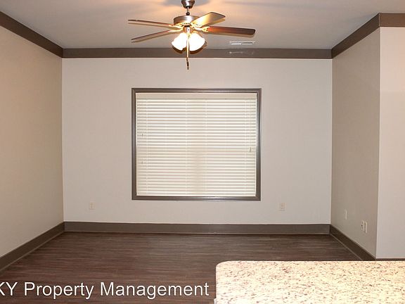 5th image of 556 Emmett Ave APT 26