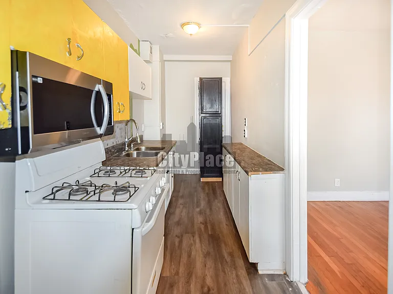 3541 N Meridian St — Photo 23