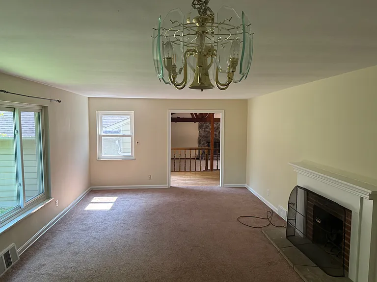 511 E Royalton Rd — Photo 10