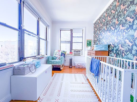 3rd image of 2420 28th St APT 4B