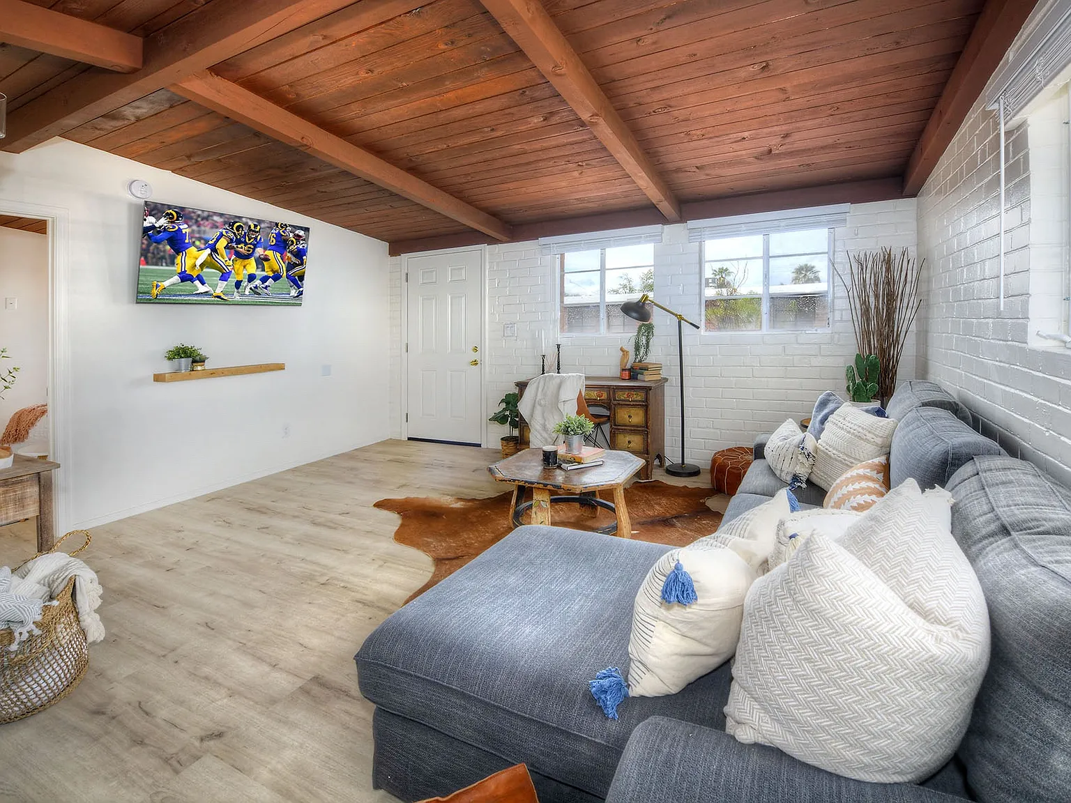 Las Villas Apartments — Photo 2