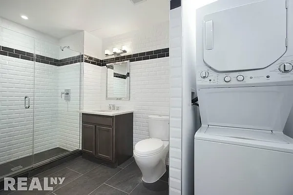 Rented by REAL New York | media 21