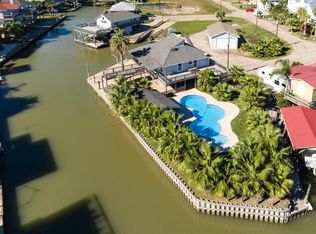 114 Redfish Ln, Freeport, TX 77541