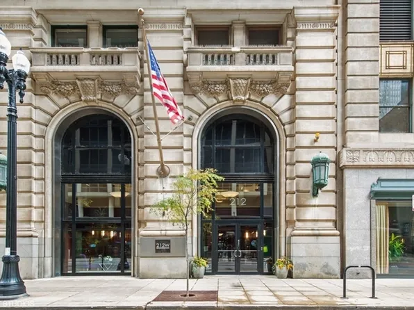 212 W Washington St APT 909, Chicago, IL 60606