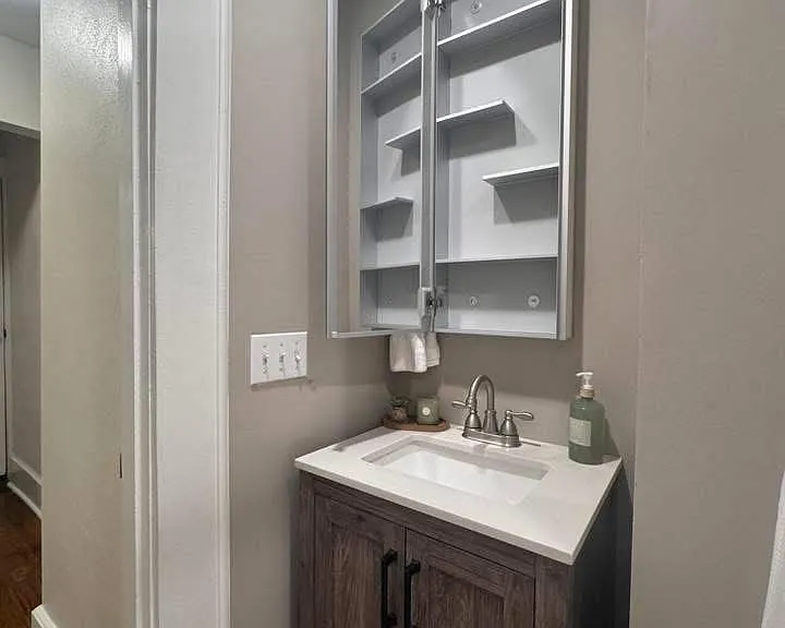 408 Broughton St — Photo 16