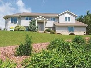 188 Eagles Bluff Rd, La Crescent, MN 55947