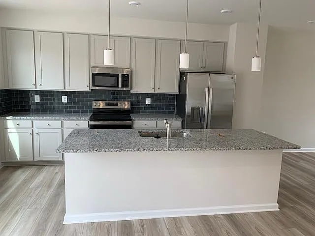 3 bed, 2.5 bath, 1701 sqft, $2,150 — Photo 2