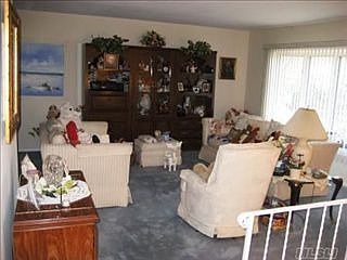 5th image of 15 Hewlett Ln