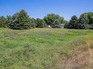 Banner Ave, Roseland, NE 68973