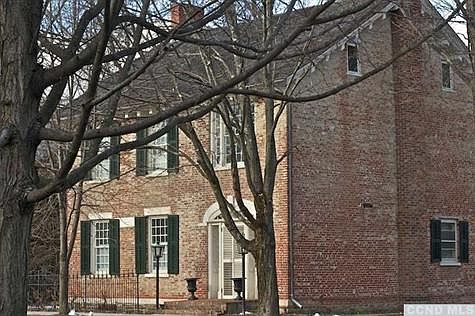 3rd image of 13 Hudson St