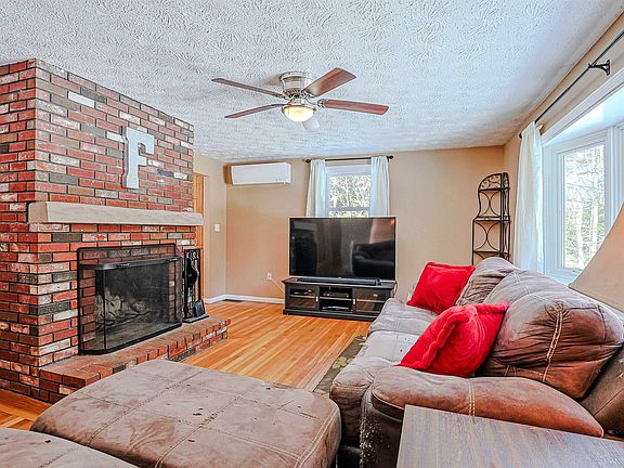 3rd image of 27 Farmer Road