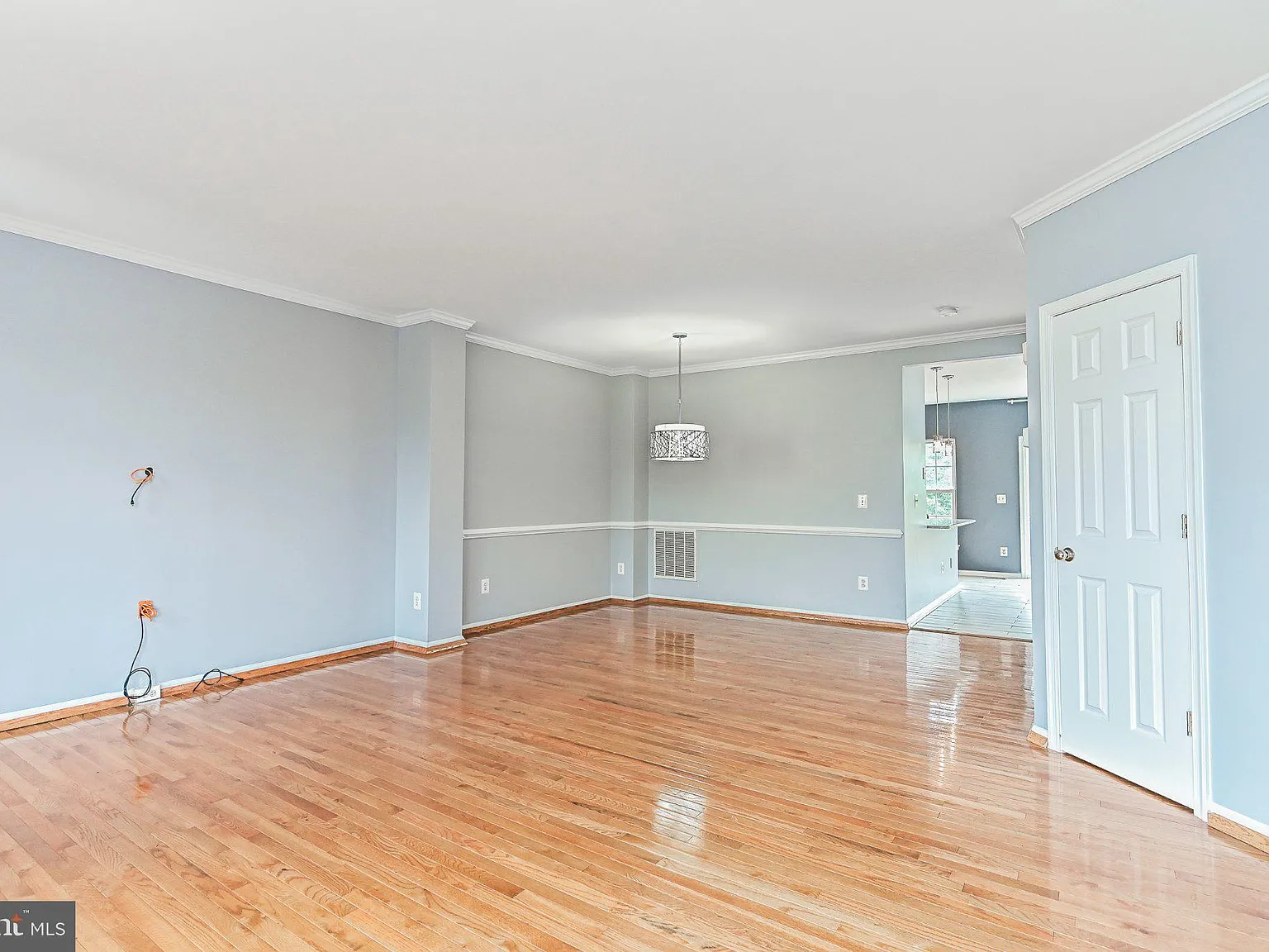 4 bed, 3.5 bath, 2300 sqft, $3,500 — Photo 2