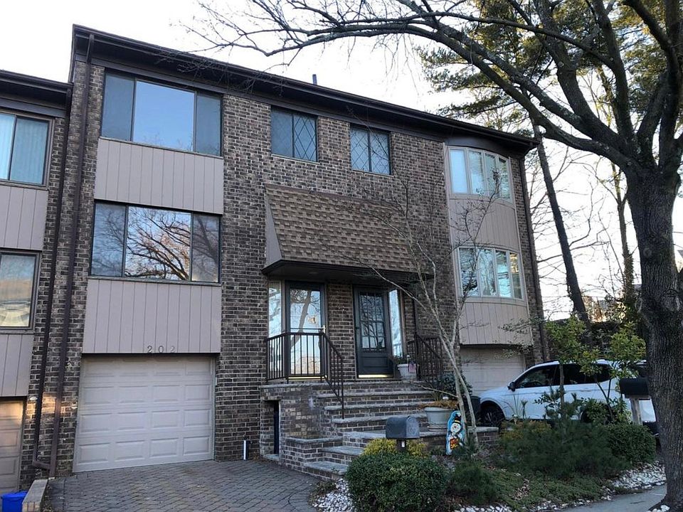1st image of 202 Grasmere Dr