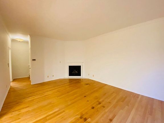 2nd image of 11306 Moorpark St Unit 8