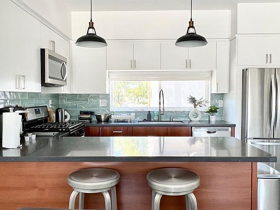 3rd image of 1830 Alsace Ave #1/2