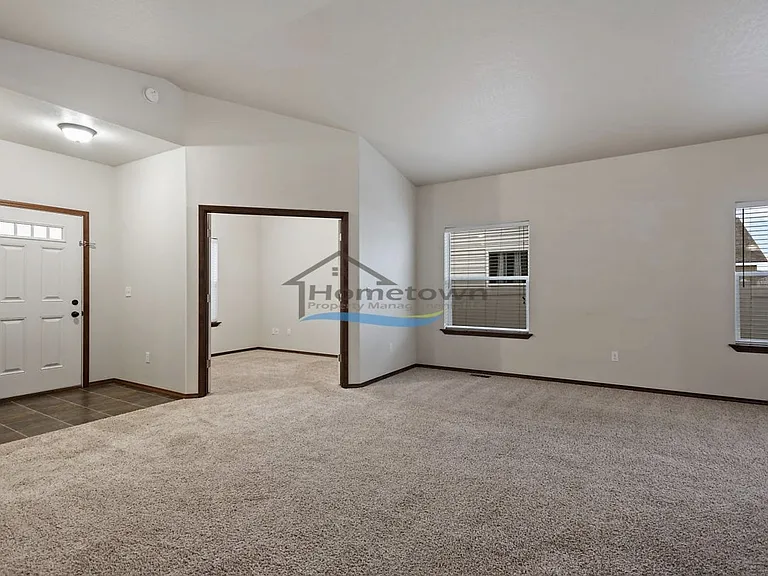 7346 N Carrington Ln — Photo 5
