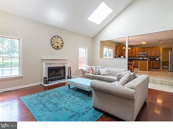 5th image of 2703 Harvard Dr