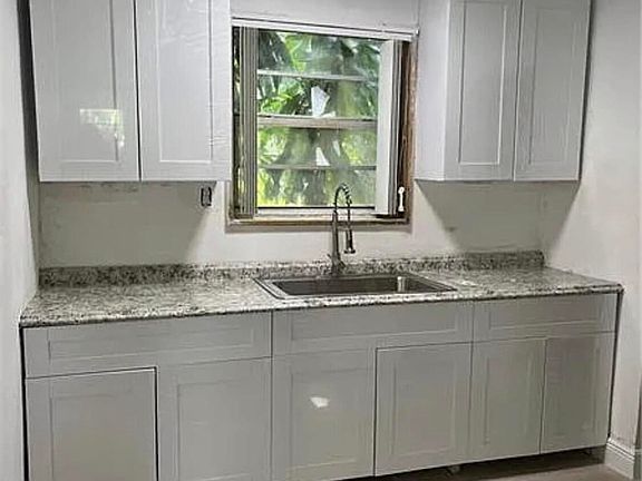 4th image of 1656 SW 30th Avenue