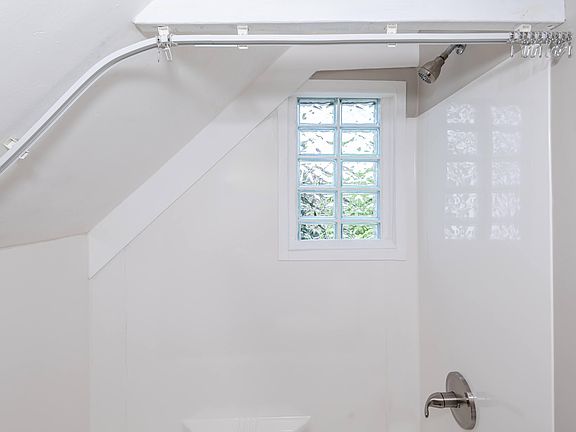 4th image of 115 E Foraker St #1