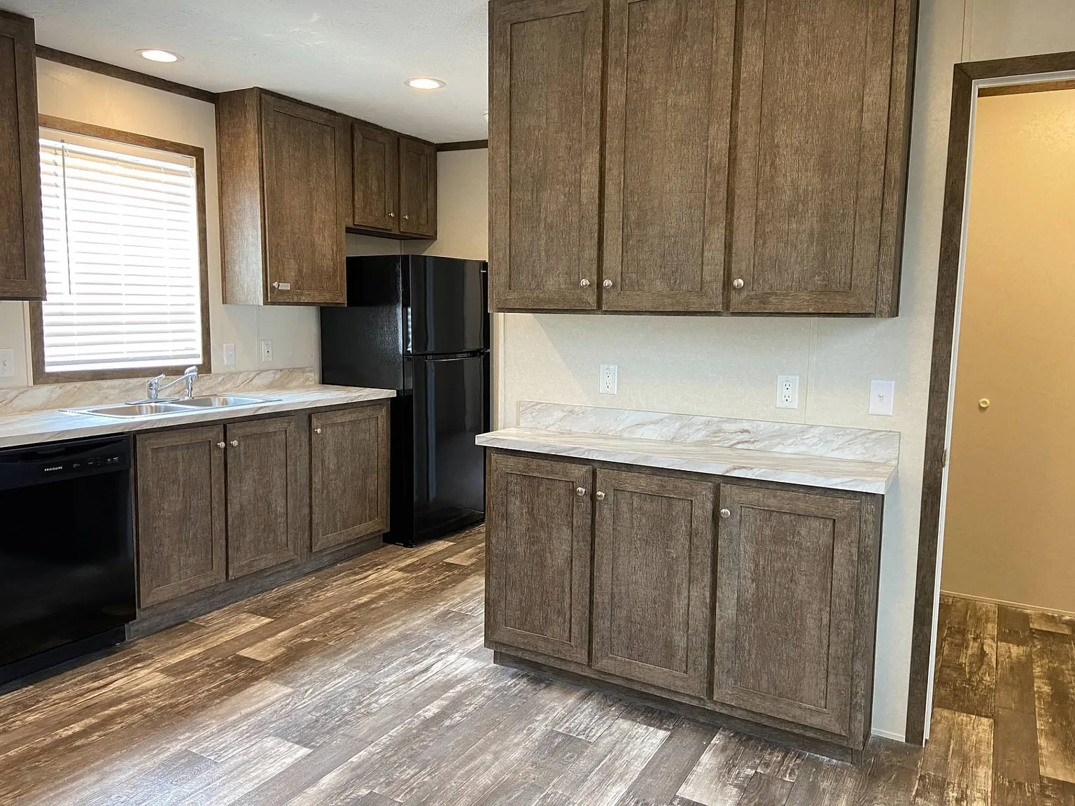 3 bed, 2.0 bath, $1,099 — Photo 2