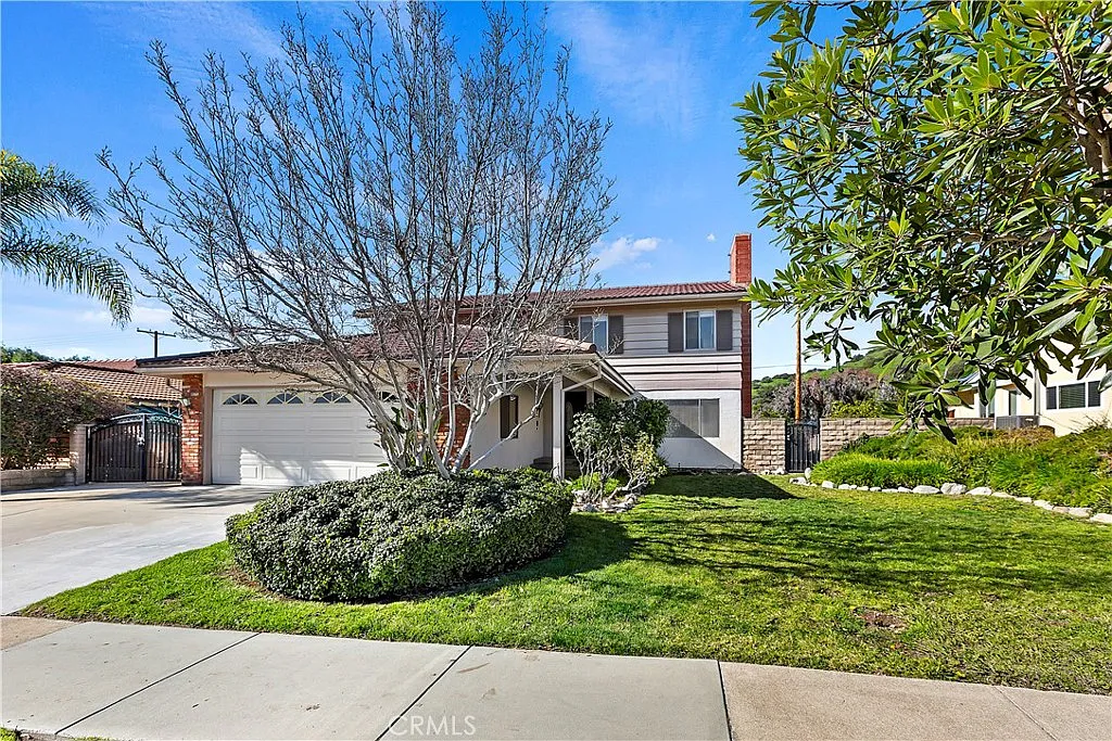 2641 Sweetbriar Dr photo 1